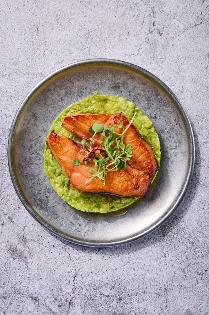 Salmon with green cream